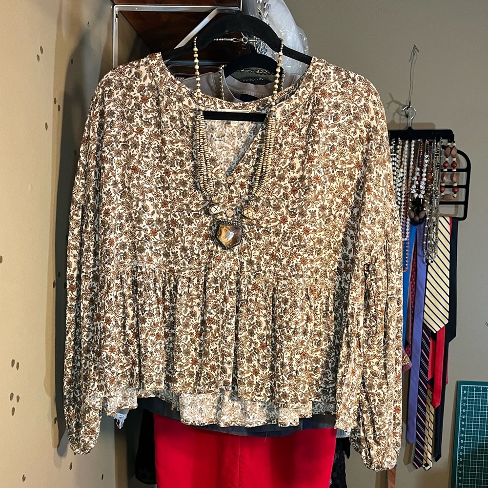 PRARIE STYLE FLOWY FLORAL LONG SLEEVE TOP WOOD BUTTONS PROMESA SZ M